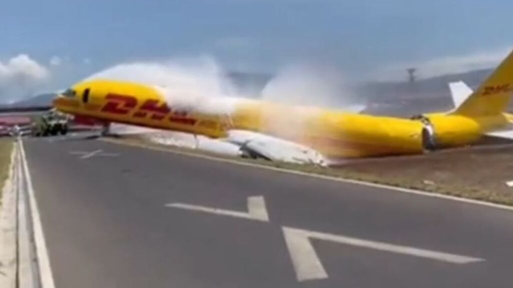 Susto durante el aterrizaje de un avión que se parte en dos en un aeropuerto de Costa Rica