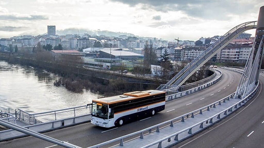 EuropaPress_4153480_autobus_compania_monbus_ourense