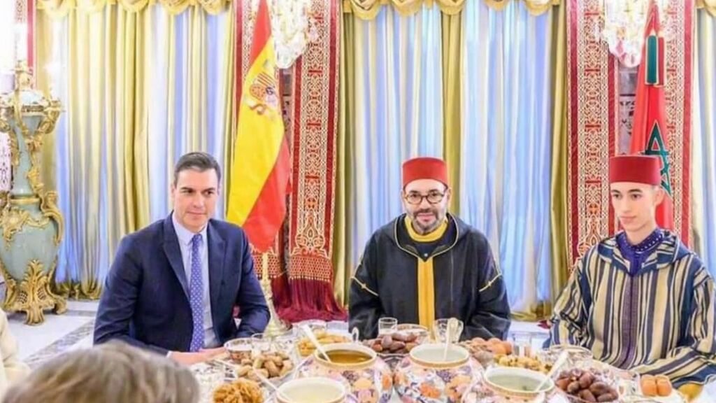 La polémica de la bandera de España en Rabat: el significado de colocarla boca abajo