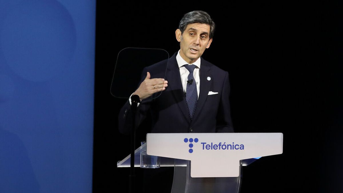 El presidente de Telefónica, José María Álvarez-Pallete, interviene en una Junta General de Accionistas de Telefónica S.A., en el Edificio Central del Distrito Telefónica, a 8 de abril de 2022, en Madrid
