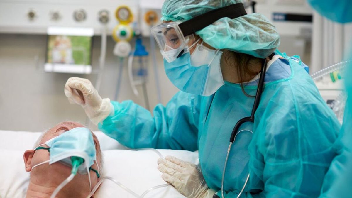 La cifra de ingresados en la UCI por covid en España es la más baja en 20 meses La cifra de ingresados en la UCI por covid en España es la más baja en 20 meses