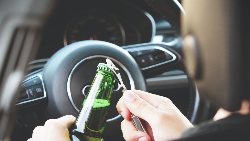 ¿Cuál es la tasa máxima permitida de alcohol según la antigüedad de mi permiso de conducir?