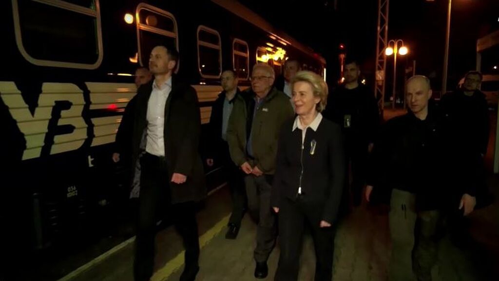 Von der Leyen y Borrell viajan en tren a Kiev tras aprobar el quinto paquete de sanciones a Rusia