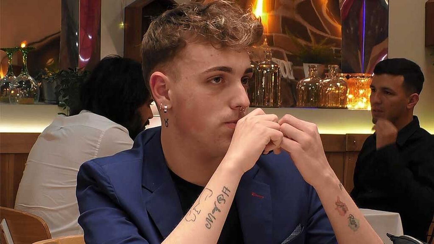 Antonio no entiende el piropo de David: “Dicen que te lo pasas mejor con los bajitos” First Dates Temporada 5 Top Videos 767