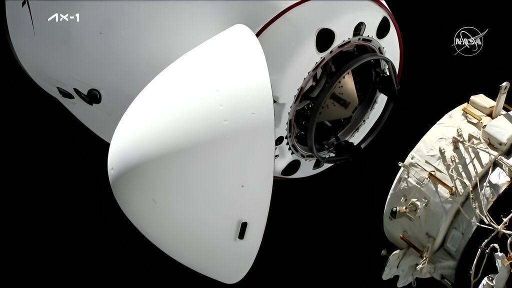 La primera misión totalmente privada a la ISS se acopla con éxito comandada por el español López-Alegría