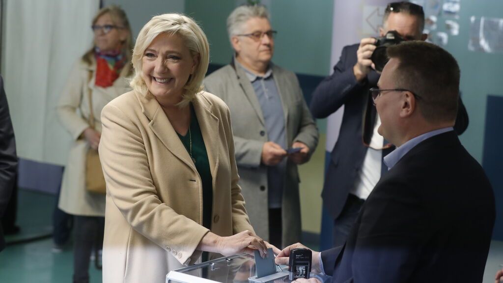Marine Le Pen vota en la primera vuelta de las elecciones presidenciales francesas