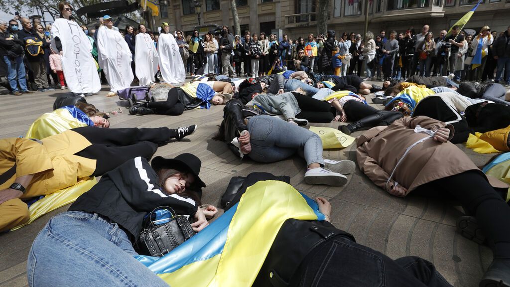 Ucranianos representan matanza de civiles en las Ramblas de Barcelona