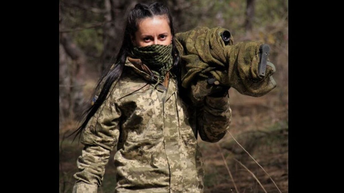 Carbón, la francotiradora símbolo de la resistencia de las tropas de Ucrania