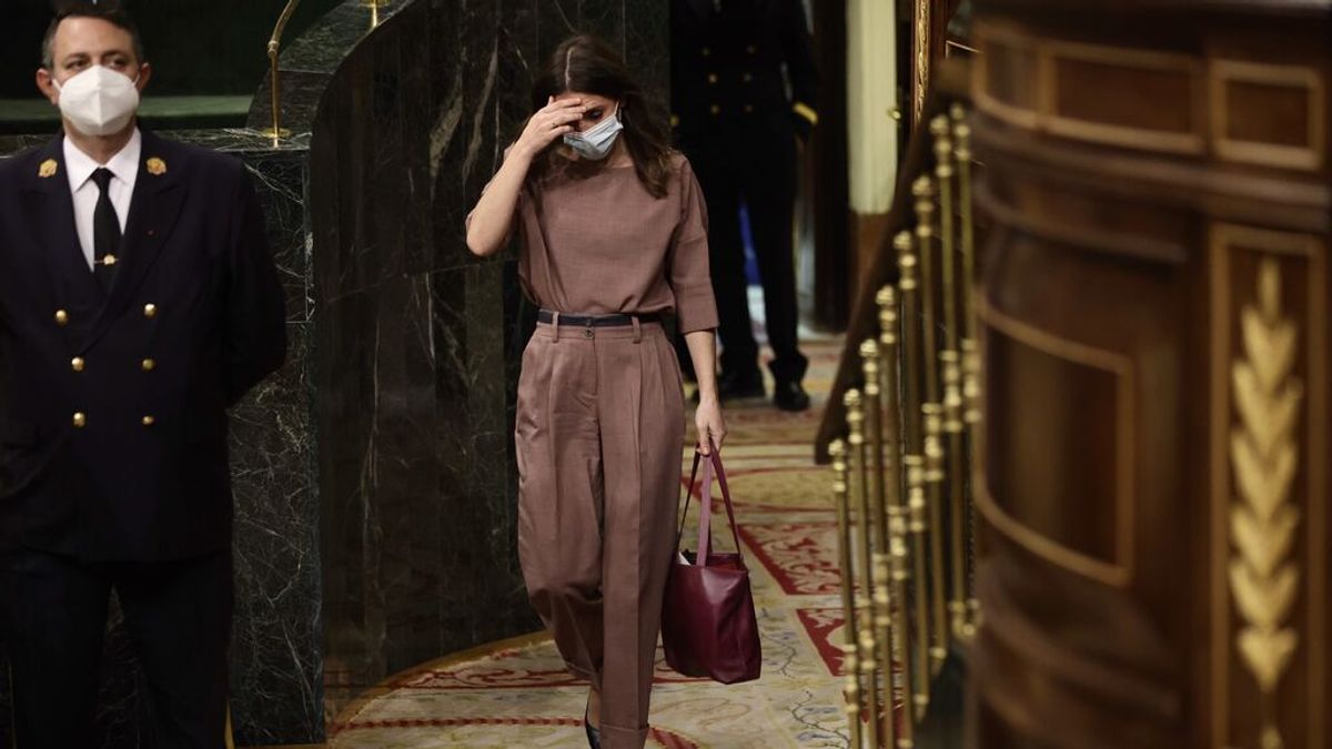El juez imputa a una extrabajadora de prensa de Podemos que podría haber cuidado de los hijos de Montero El juez imputa a una extrabajadora de prensa de Podemos que podría haber cuidado de los hijos de Montero