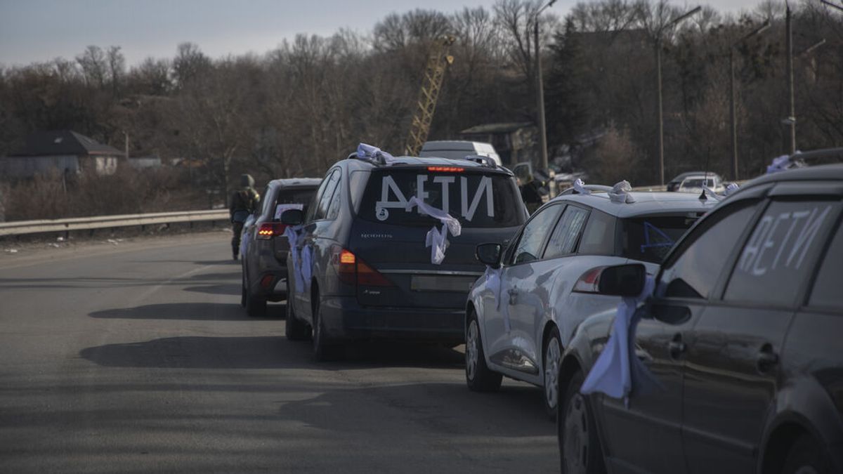 Atascos kilométricos de regreso a Kiev: más controles de seguridad y menos puentes de acceso a la capital