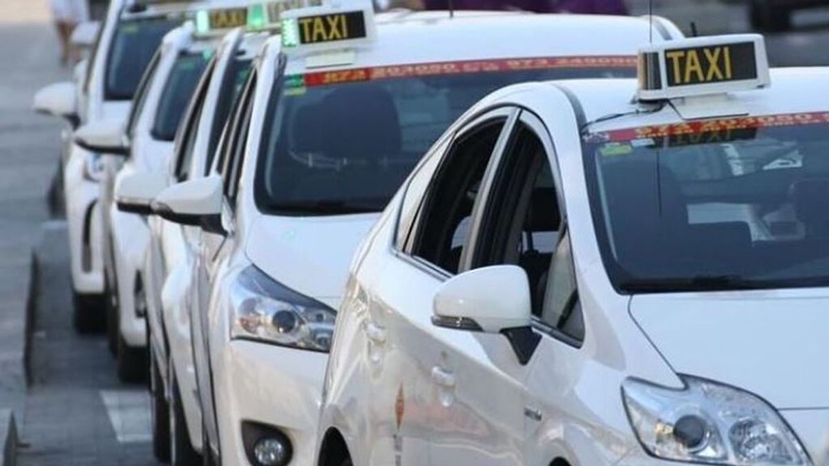 Los compañeros del taxista asesinado en Lleida realizan una marcha simbólica de su último trayecto