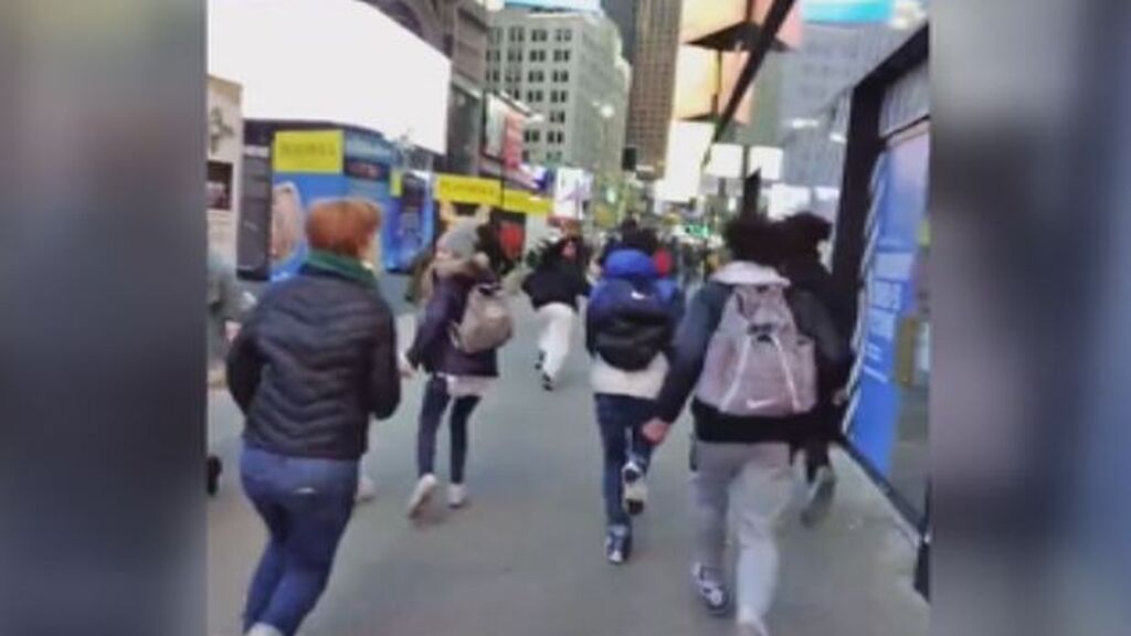Unas fuertes explosiones en tres alcantarillas provocan el pánico en Nueva York
