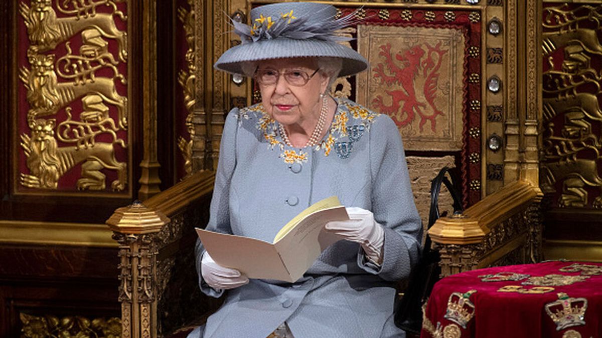 Isabel II se siente "muy cansada y exhausta" tras su infección de COVID-19 Isabel II se siente "muy cansada y exhausta" tras su infección de COVID-19