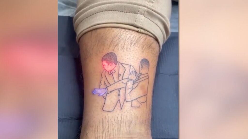 Un joven se tatúa la bofetada de Will Smith a Chris Rock