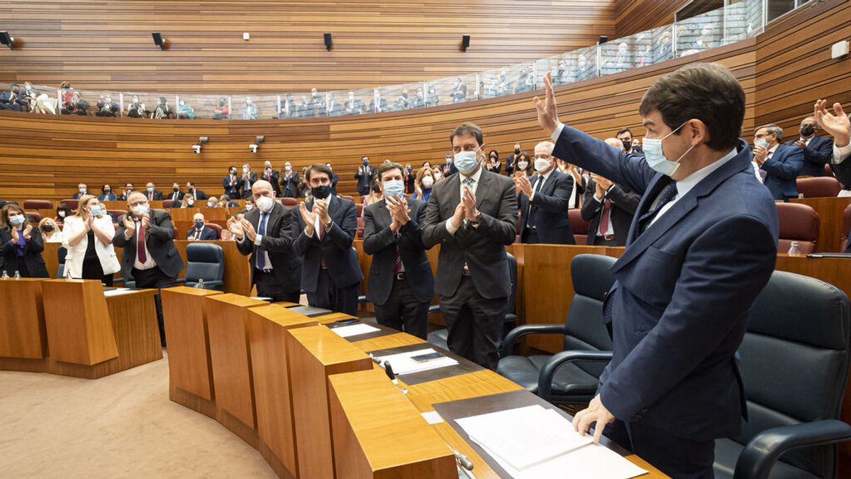Mañueco, investido presidente de CyL con el único apoyo de Vox y el 'no' del resto de grupos Mañueco, investido presidente de CyL con el único apoyo de Vox y el 'no' del resto de grupos