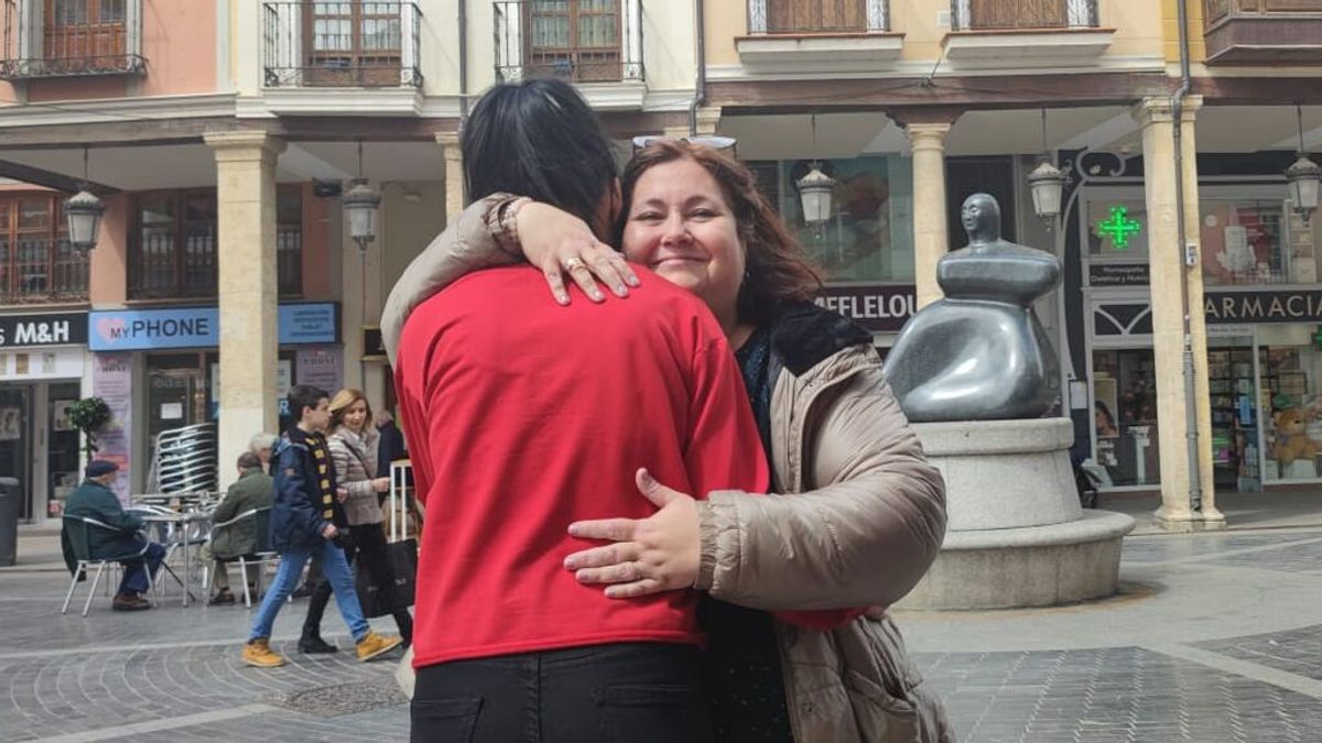 El limbo de los refugiados que llegaron a España por su cuenta: "No tiene derecho ni a dinero de bolsillo" El limbo de los refugiados que llegaron a España por su cuenta: "No tiene derecho ni a dinero de bolsillo"