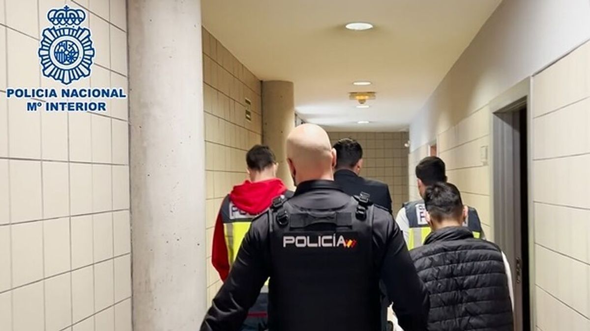 Detenidos dos ladrones cuando robaban en Móstoles mediante el método del "pinchazo" Detenidos dos ladrones cuando robaban en Móstoles mediante el método del "pinchazo"