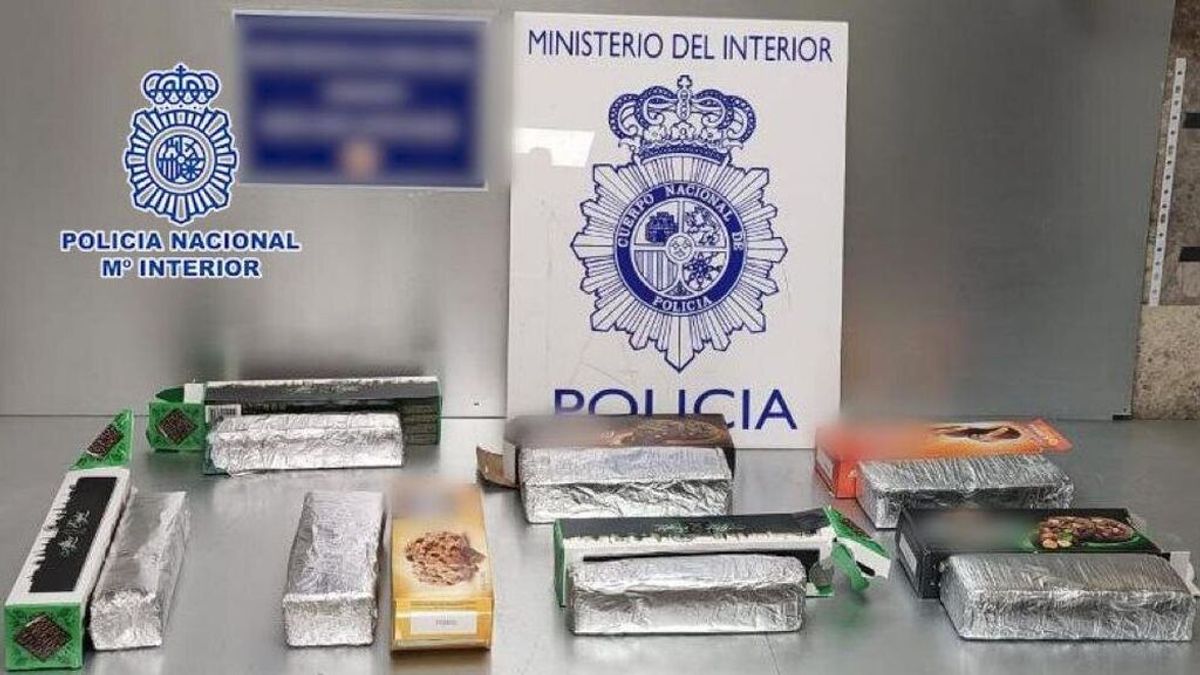 Cocaína oculta en galletas de chocolate, el escondite descubierto a una pasajera en Barajas