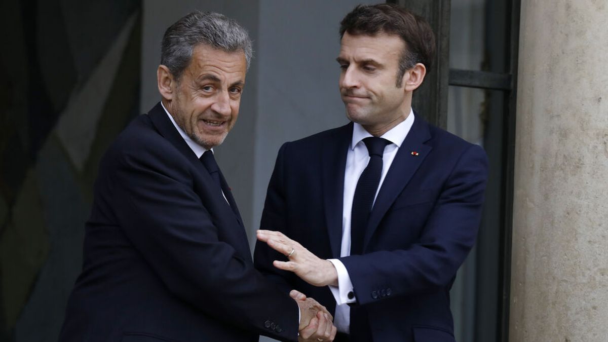 Sarkozy, de no apoyar a la candidata de su partido a pedir el voto para Macron