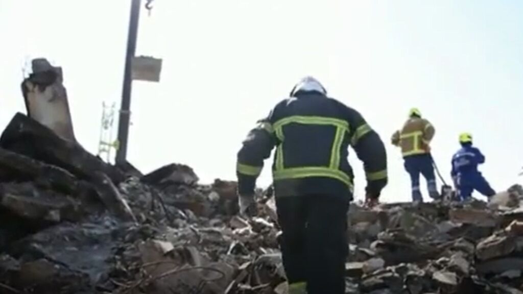 Continúa la búsqueda de supervivientes entre los escombros de Borodyanka