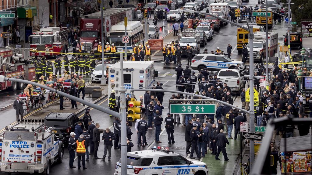 El autor del tiroteo en el metro de Nueva York preparaba la peor de las matanzas, pero su arma se atascó
