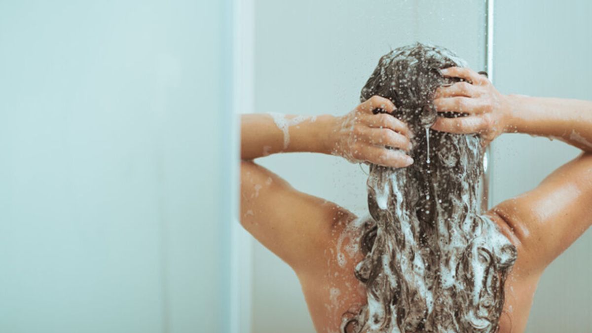 ¿Cada cuánto debo lavarme el pelo en casa? Esto es lo que dicen los últimos estudios.