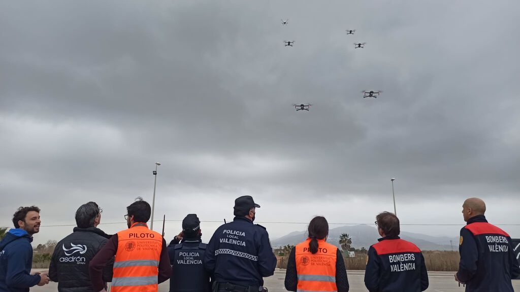 Valencia realiza el primer vuelo masivo de drones en Europa con un sistema para evitar colisiones