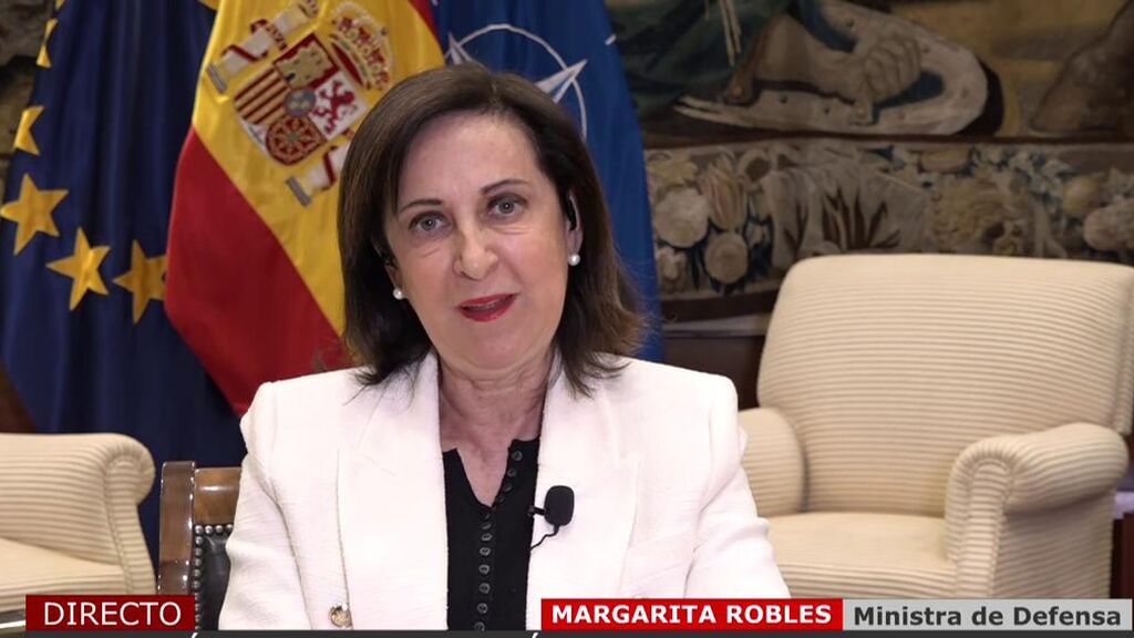 Margarita Robles confirma un nuevo envío de armamento a Ucrania: “Un avión con armamento ligero y de protección”