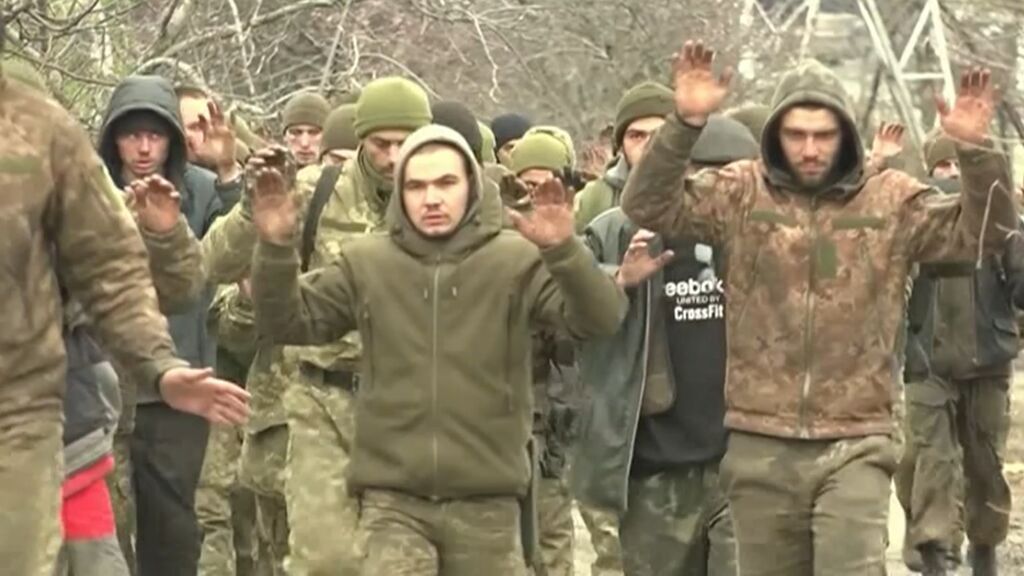 Mariúpol apenas resiste al asedio y Rusia comunica la rendición de 1.000 soldados ucranianos