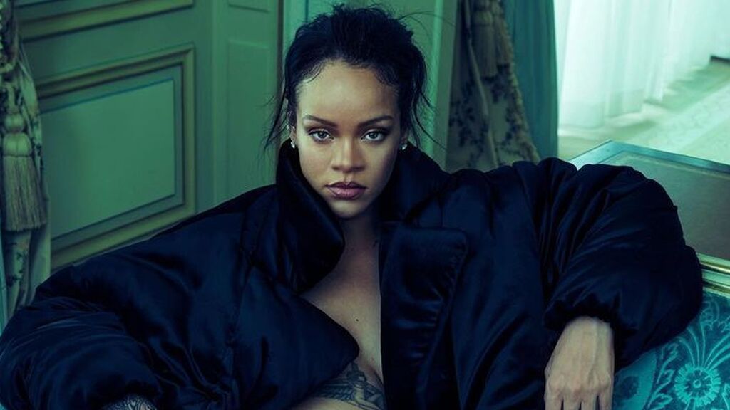 Rihanna posa embarazada en el tercer trimestre: "Lo que más me asusta es la depresión postparto"