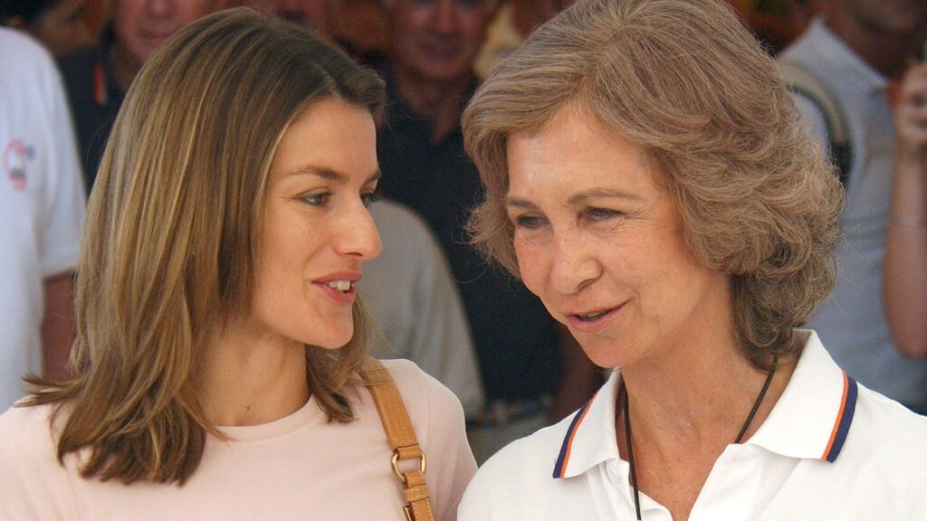 Letizia, con la reina Sofía, en 2004