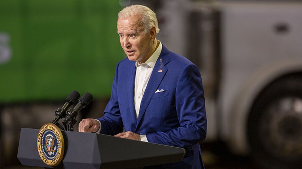 Zelenski acusa a Rusia de utilizar bombas de fósforo y Biden acusa de genocidio a Putin