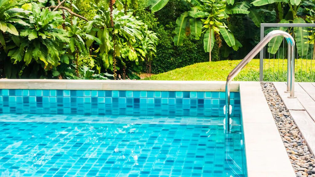 Estas son las instrucciones para poner a punto tu piscina para este verano: así podrás reutilizar el agua de un año a otro.