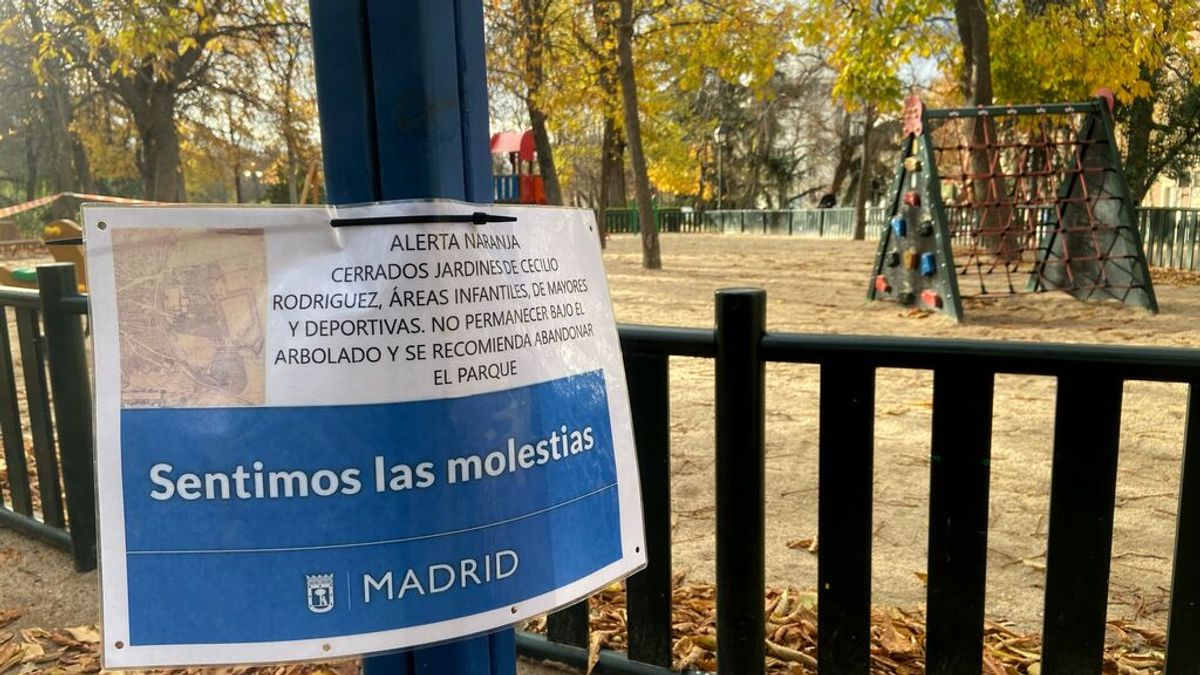 El Retiro y otros ocho parques de Madrid balizarán zonas a partir de las 15 horas por climatología adversa El Retiro y otros ocho parques de Madrid balizarán zonas a partir de las 15 horas por climatología adversa
