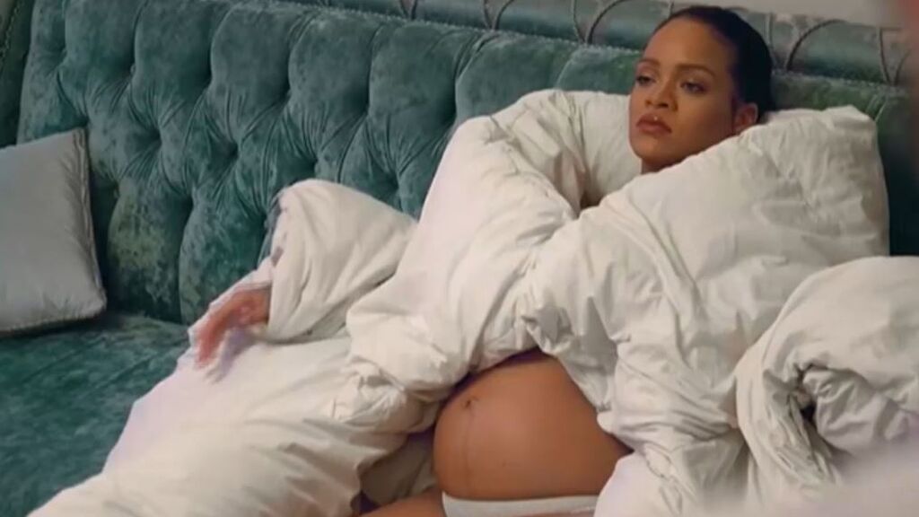 Rihanna presume de embarazo para la revista Vogue