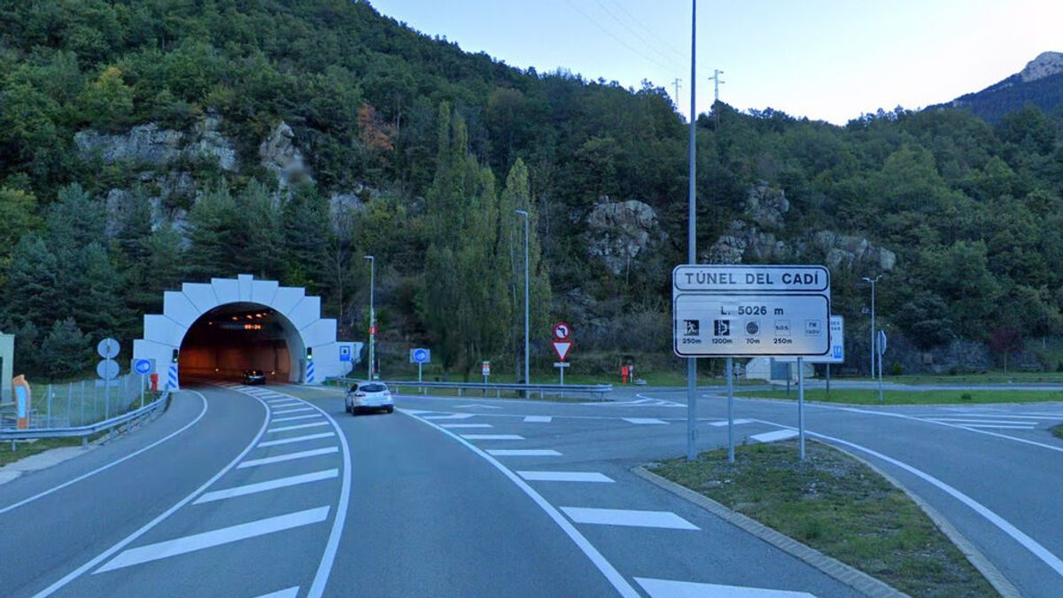 Un muerto en el choque entre cuatro vehículos a la entrada del túnel del Cadí, Barcelona Un muerto en el choque entre cuatro vehículos a la entrada del túnel del Cadí, Barcelona