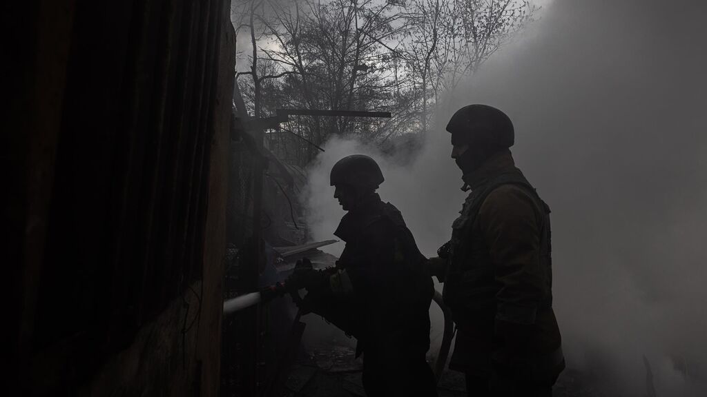Ucrania lucha por mantener el ánimo de su agotado ejército mientras Rusia ultima la conquista total de Mariúpol
