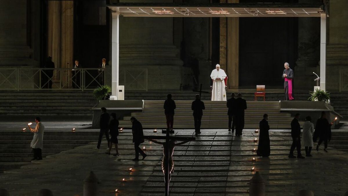 Críticas al  Papa por organizar un Vía Crucis con una mujer rusa y una ucraniana llevando juntas la Cruz