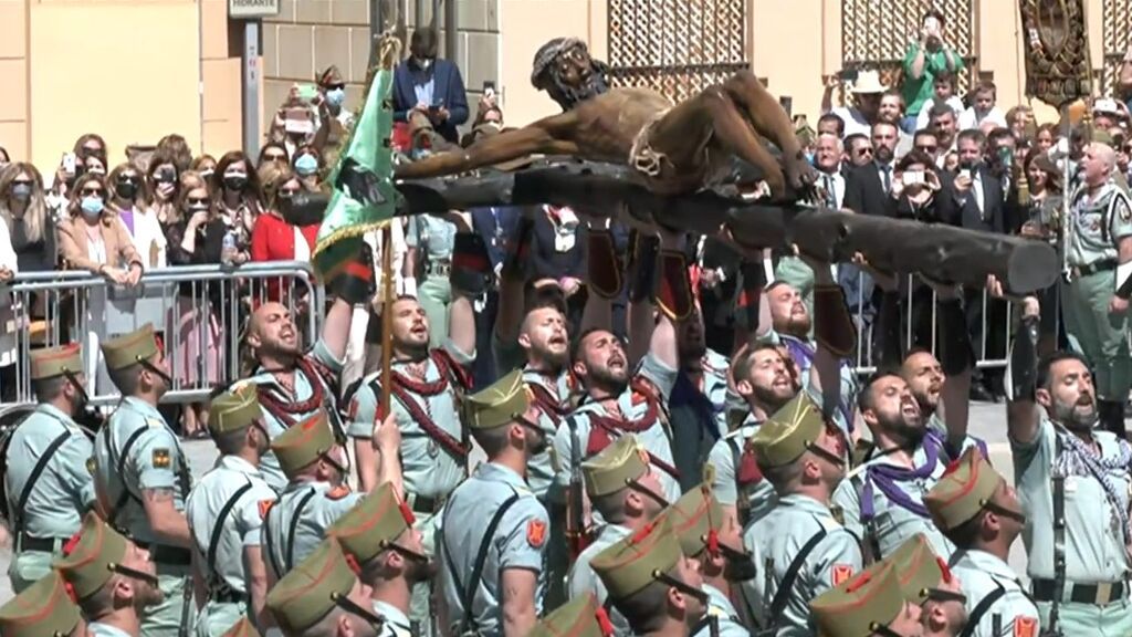 El desembarco de la Legión con el Cristo de la Buena Muerte en Málaga