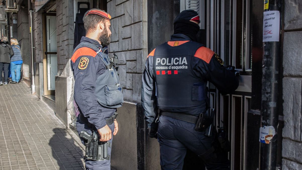 Dos detenidos por rociar con gasolina y quemar a un hombre tras una disputa vecinal en Manresa