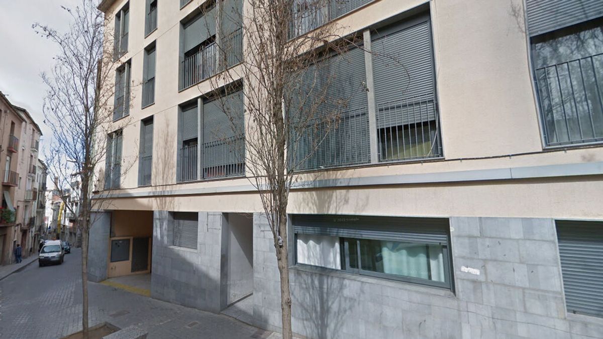 Dos detenidos por rociar con gasolina y prender fuego a su vecino en Manresa Dos detenidos por rociar con gasolina y prender fuego a su vecino en Manresa