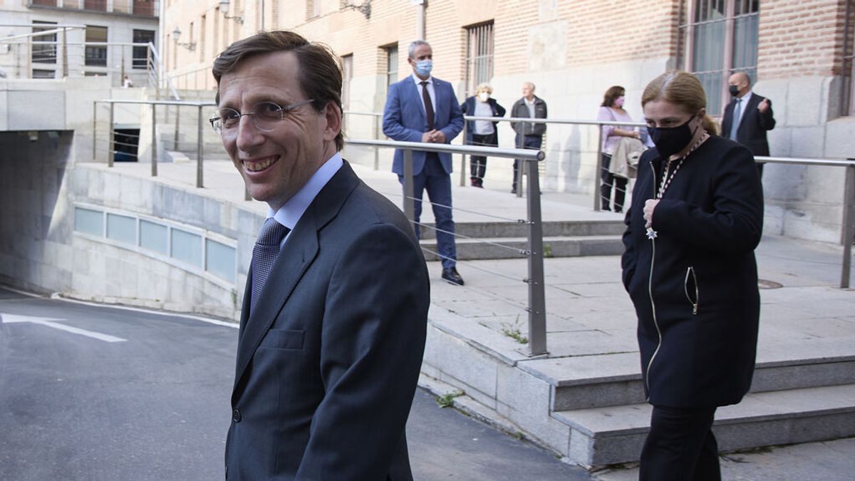 Almeida recuerda que la Fiscalía exonera al Ayuntamiento: "¿Tengo que dimitir por ser víctima de un delito?" Almeida recuerda que la Fiscalía exonera al Ayuntamiento: "¿Tengo que dimitir por ser víctima de un delito?"