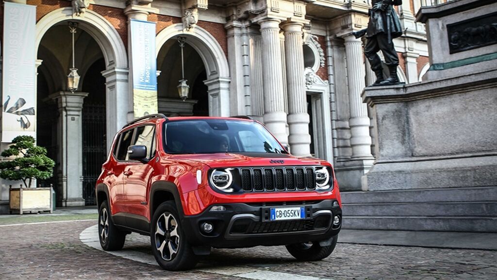 EL JEEP RENEGADE ENCHUFABLE ES PRÁCTICO EN LA CIUDAD FOTO JEEP