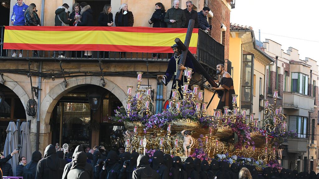 Procesión de los Pasos de la cofradía Dulce Nombre de Jesús Nazareno (León)