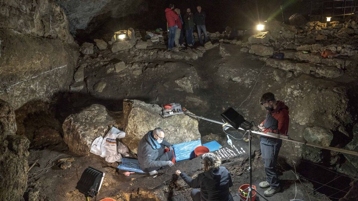 Nuevas investigaciones en la Cueva de El Pendo (Cantabria) buscan más pistas sobre la evolución del ser humano Nuevas investigaciones en la Cueva de El Pendo (Cantabria) buscan más pistas sobre la evolución del ser humano