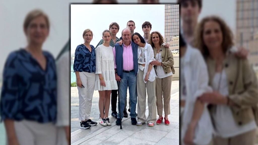 La foto familiar del rey emérito en Abu Dabi desata la polémica en redes sociales
