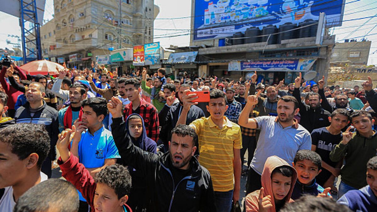 Cientos de personas salen a protestar en Israel contra los disturbios en la mezquita de Al Aqsa Cientos de personas salen a protestar en Israel contra los disturbios en la mezquita de Al Aqsa