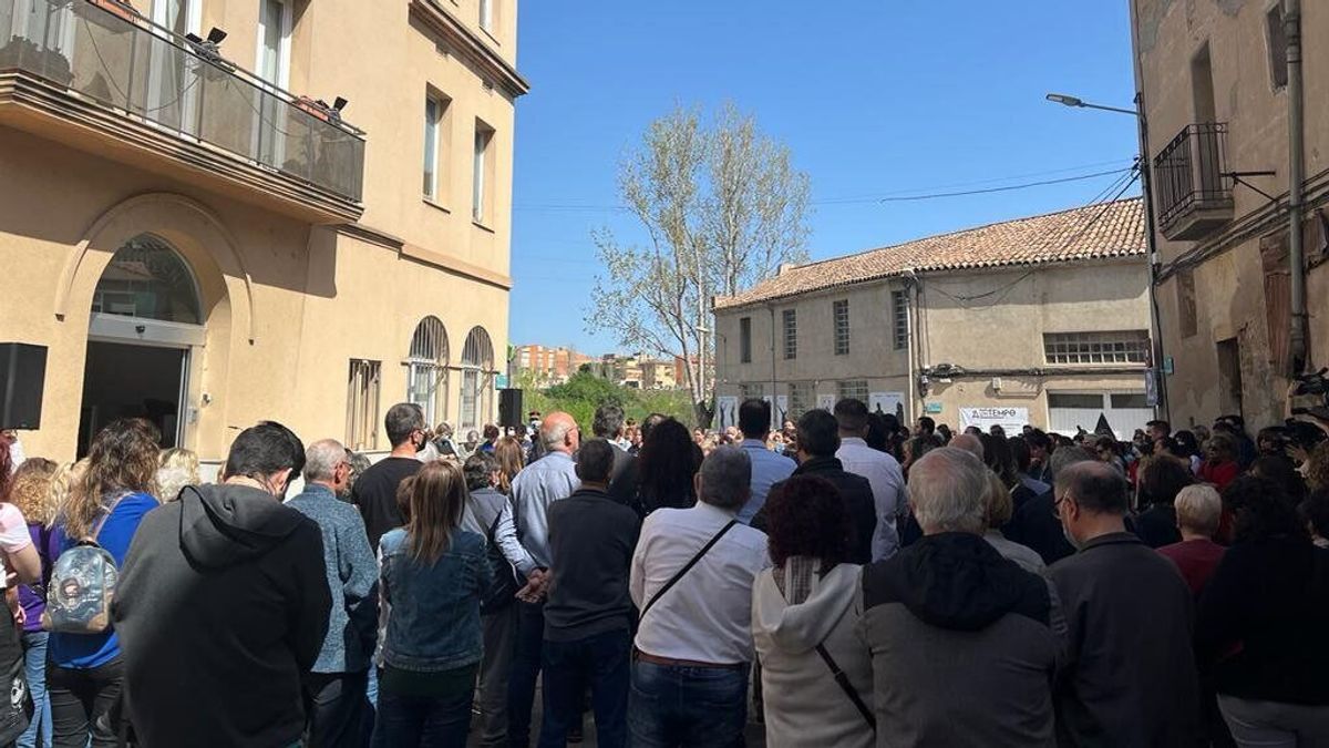 Concentración en Vilanova del Camí para condenar la muerte de una vecina a manos de su pareja Concentración en Vilanova del Camí para condenar la muerte de una vecina a manos de su pareja