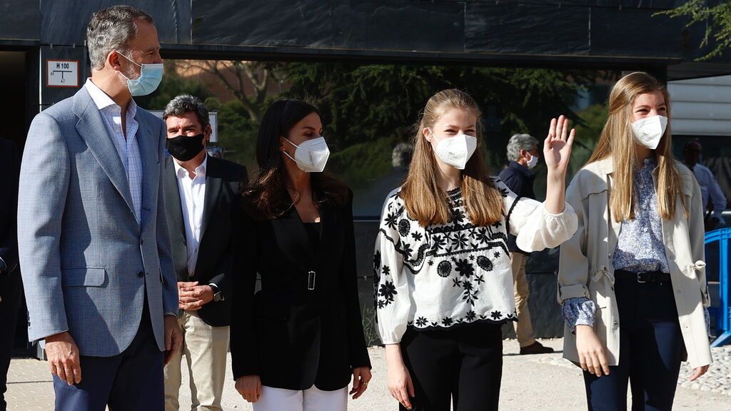 Leonor reaparece seis meses después en una visita al centro de acogida de ucranianos en Madrid