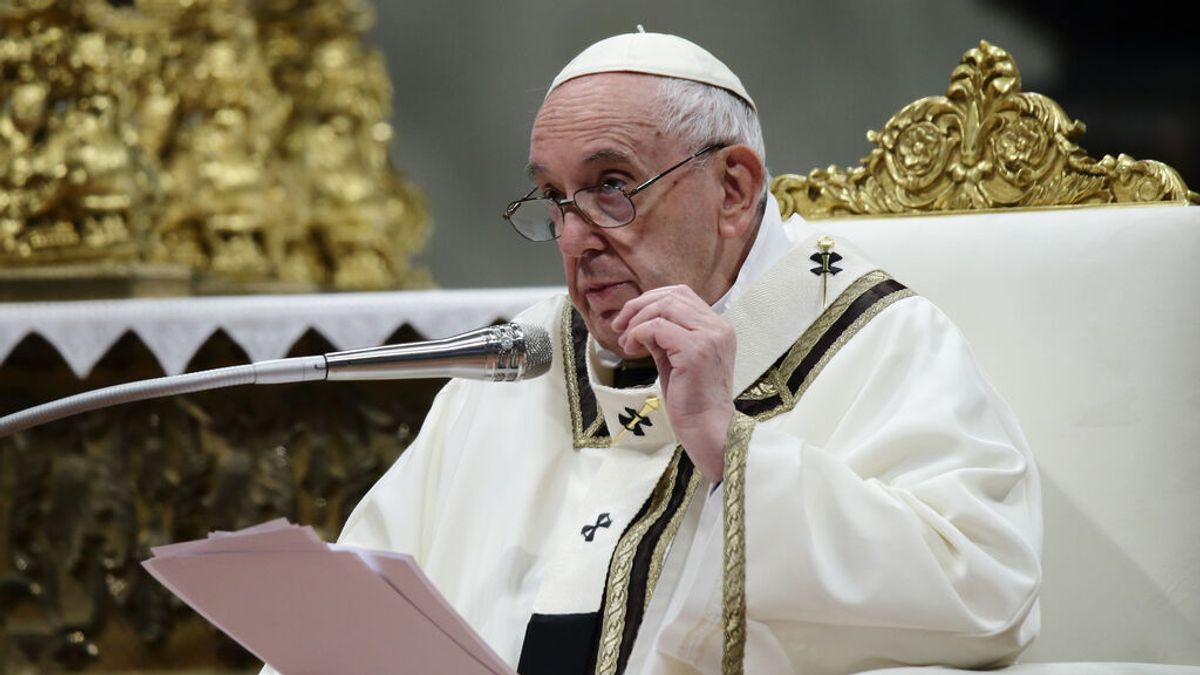 El dolor de rodilla impide al Papa presidir la misa de la Vigilia Pascual